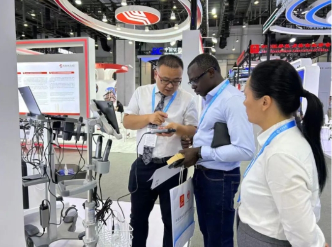 ag贵宾厅医疗亮相第二十四届中国国际投资贸易洽谈会